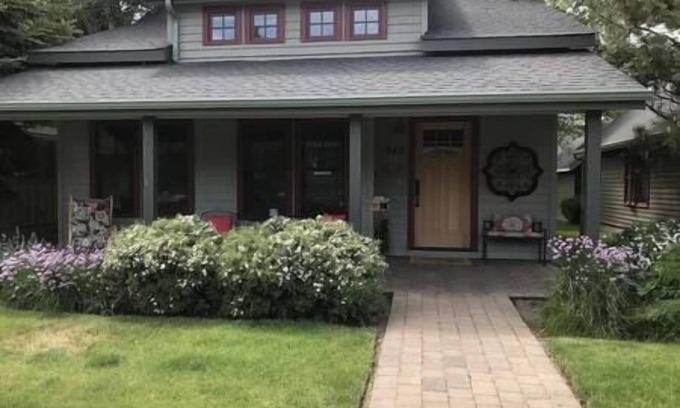 Sisters House | Experience Downtown Proximity with Ocean Views & Hot Tub