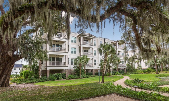 Epworth Acres Condo | Ideal Getaway Steps from Gascoigne Park with Ocean Views