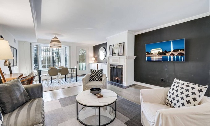 Foggy Bottom House | Prime Location Near GWU & National Mall | Free Parking