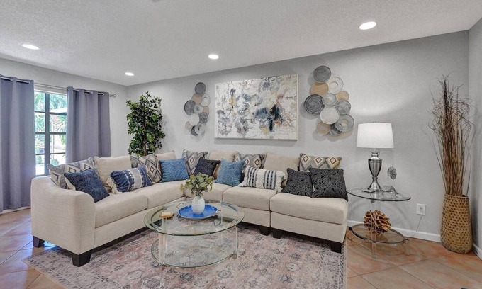 Hollywood Apartment | Steps to Hardrock! Experience Comfort with BNR Vacation Rentals