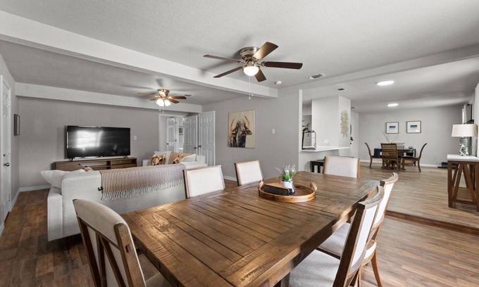 West San Antonio House | Convenient Access to Lackland AFB & SeaWorld Awaits