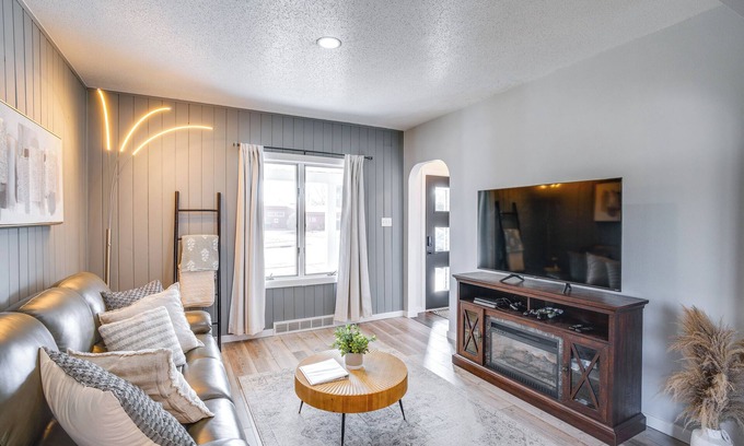 Manitowoc House | Perfect Manitowoc Retreat: Steps from Lake Michigan!