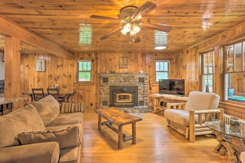 Tafton House | Top-Rated Tafton Cottage: Fire Pit & Grill by the Lake