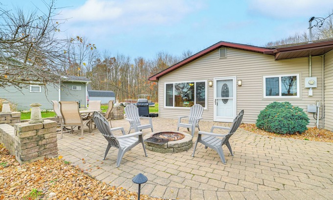 Harrison Cabin | Steps to Long Lake: Cabin w/Patio in Harrison!