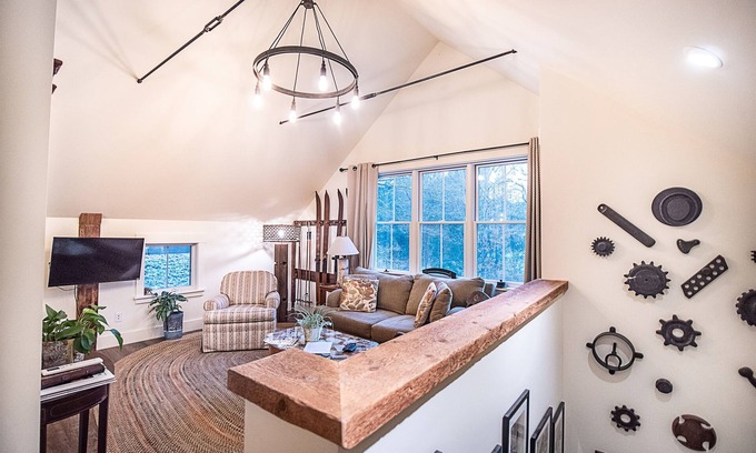 Stowe Village Historic District Apartment | Convenient Dining Options Just Steps from Your Hotel