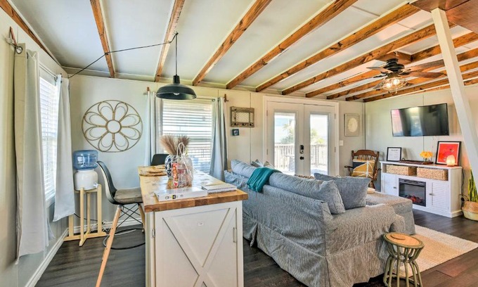 Surfside Beach House | Pet-Friendly Surfside Beach Haven - Steps from the Ocean