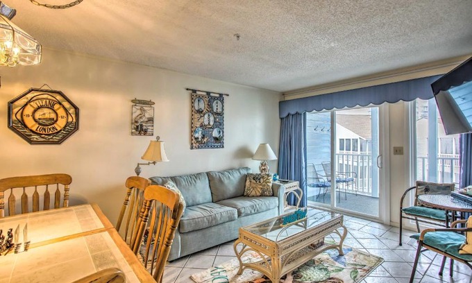 Myrtle Beach Apartment | Beachfront Condo with Pool Access Near the Pier