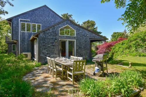 Orleans House | Cozy Retreat Just Steps from Skaket Beach, Rated 9/10