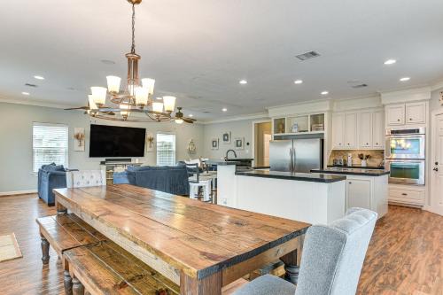 Surfside Beach House | Group Getaway: Gulf Retreat Near Surfside Beach