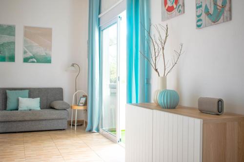Santa Cruz de Tenerife Apartment | Beachside Retreat: Guest Rated 9.7 & Oceanfront Views