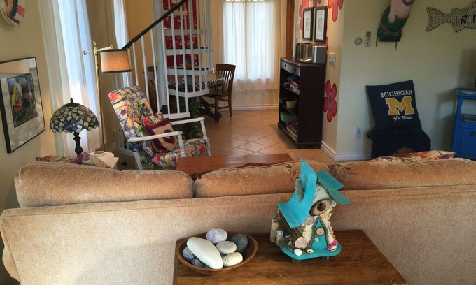 Frankfort Apartment | Beachside Retreat: Steps to Ocean & Downtown Frankfort
