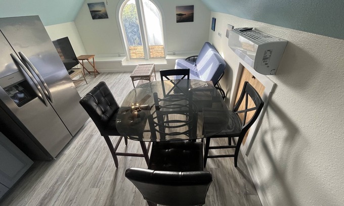 Salvo Apartment | Exclusive Top Floor at DVO Surf Shop with Ocean Views