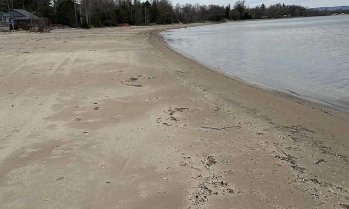 Wasaga Beach Cottage | Just Steps to the Beach & Minutes from Mountain Adventures