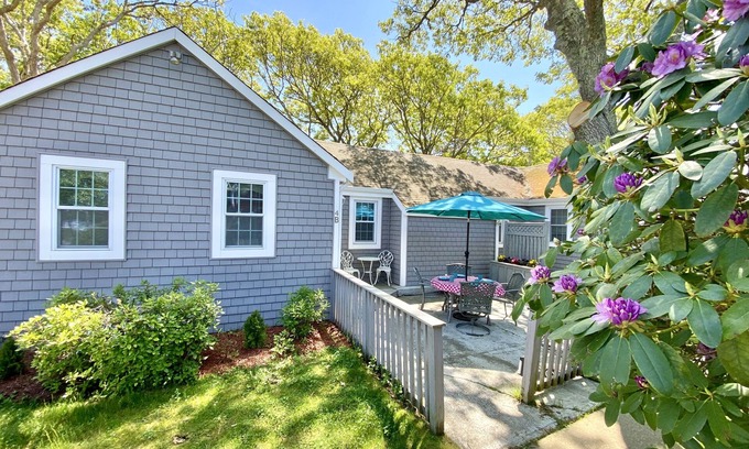 Hyannis Cottage | Steps to the Ocean: Guest Rated 10/10, Family Friendly!