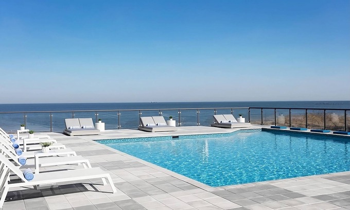 Northeast Virginia Beach Hotel | Convenient Stay Steps from Virginia Beach with Pool Access