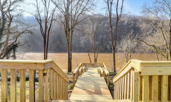 Mountain View House | Steps to White River: Mountain View Home w/Deck!