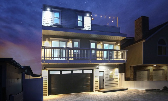 Silver Strand House | Unforgettable Beach House with Rooftop Deck & Arcade Fun