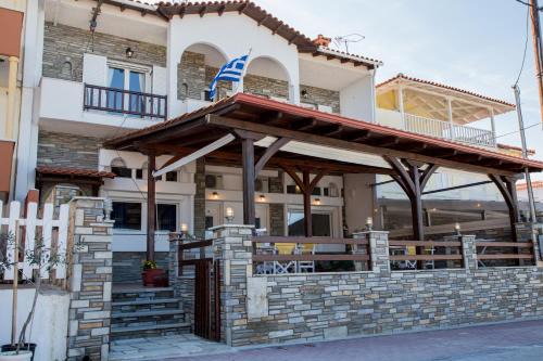 Ormos Panagias Apartment | Oceanfront Stergios Beach House with Exceptional Views