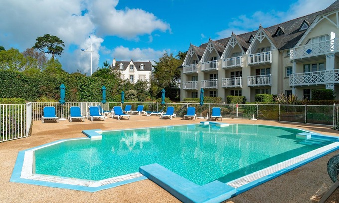Benodet Apartment | Stunning Sternoka: Seaside Apartment with Pool & Spa
