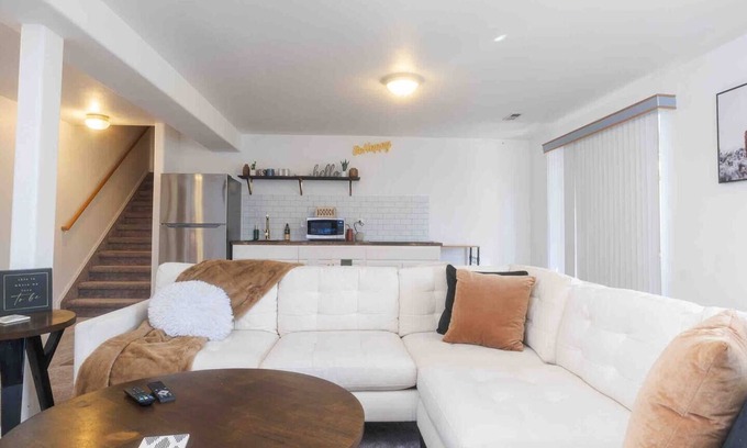 Stetson Hills Apartment | Stetson Hills Chic Getaway: Pet-Friendly Apartment Escape