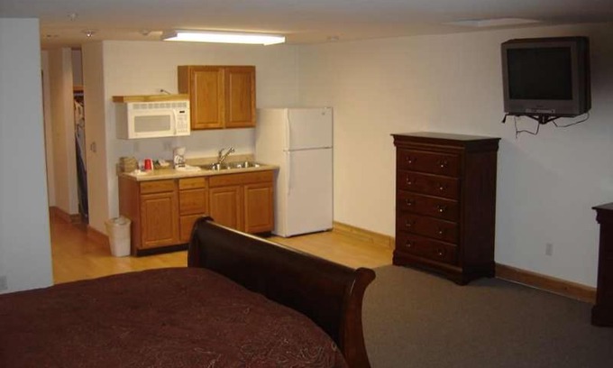 Gold Bar Hotel | Cozy Stevens Pass Motel: Pet-Friendly with Breakfast Included