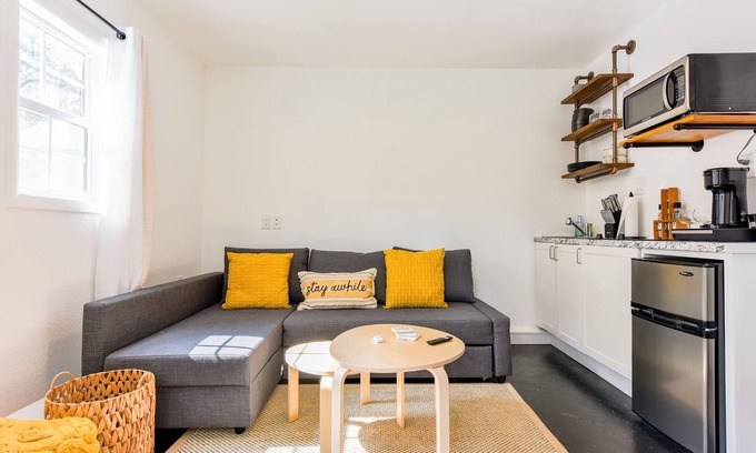 Arbolago Apartment | Stewart Studio: Private Yard with Lake Access & Pet-Friendly