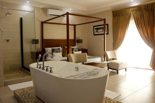 Maun Bed & Breakfast | Oceanfront Relaxation at SteyMorr Guesthouse with Pool