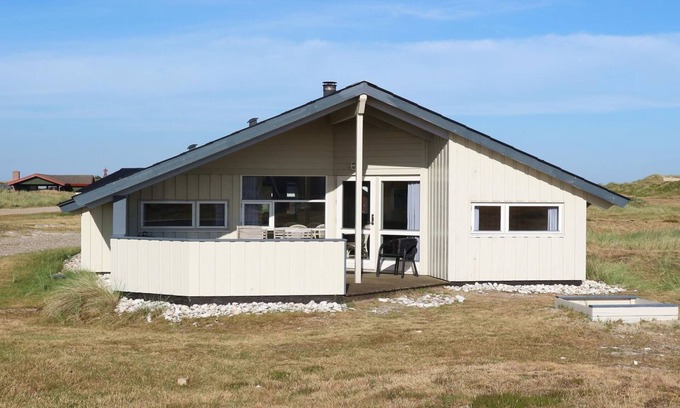 Sonderho House | Stay at "Stian" – Oceanfront Retreat with Spa & Breakfast