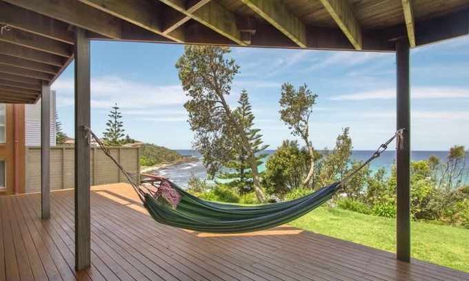 Manyana House | Oceanfront Escape at Sticks By The Sea - Family Friendly!