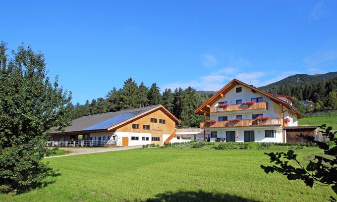 Issengo Apartment | Top-Rated Stiflerhof with In-Room Kitchen Amenities