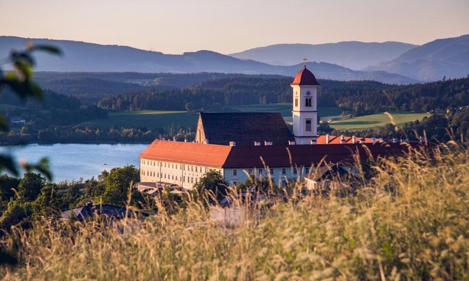 Sankt Georgen am Langsee Hotel | Relax in Stift St. Georgen am Längsee with Ocean Views