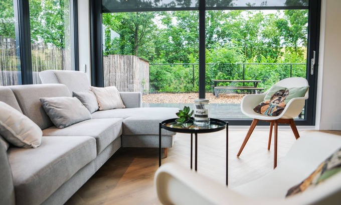 Baarland House | Stylish Bungalow with Ocean View and Family-Friendly Amenities