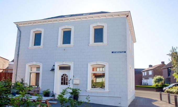 Eijsden House | Elegant Private Home in Maastricht - Pet Friendly & Family Ready