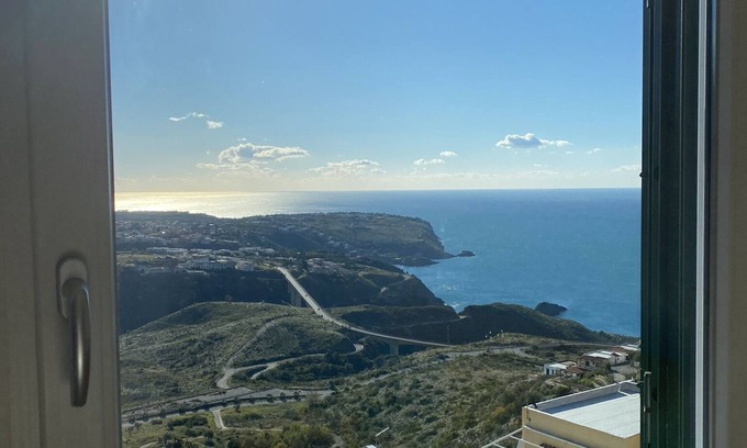 San Nicola Arcella House | Oceanfront Still House: Family-Friendly Retreat with Views