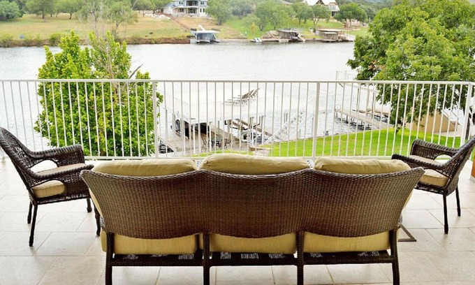 Burnet House | Experience Tranquility at Still Waters Hotel Retreat