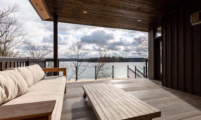 Seguin House | Cozy Family Cottage with Lake View and Pet-Friendly Perks