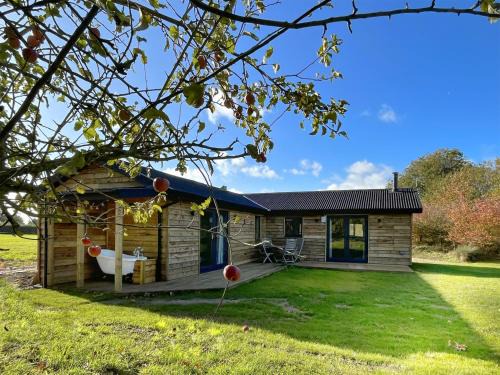 Attleborough House | Discover Stillwater: Family and Pet Friendly Escape
