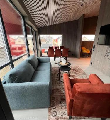 Henningsvaer Apartment | Stylish Apartment in Henningsvær - Family Friendly Getaway