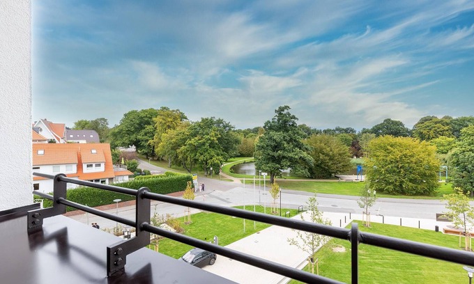 Alt-Travemunde/Ronnau Apartment | Elegant Apartment with Park View and Private Spa Retreat