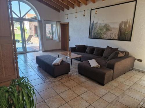 Juechen Apartment | Stylish Ground-Floor Apartment - Guest Rated 9.7/10