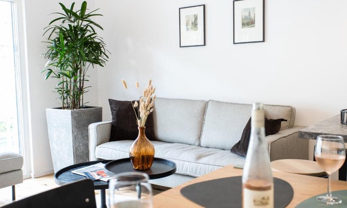 Ottakring Apartment | Stylish Apartment with Serene Balcony and Great Accessibility