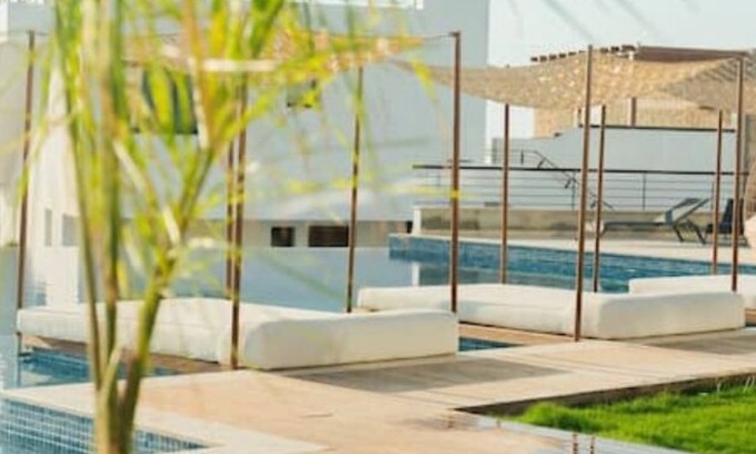 Bahceli Apartment | Stilvolles 2BR Apt: Whirlpool + Gym