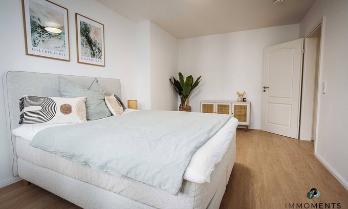 Magdeburg Apartment | Stylish Apartment in the Heart with Netflix & Breakfast