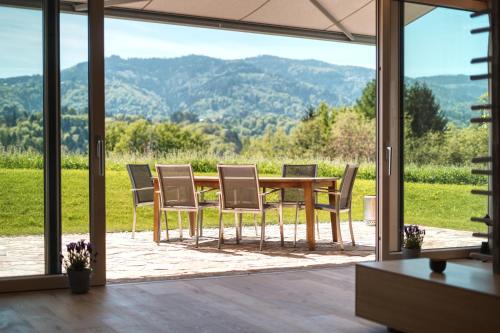 Eibiswald House | Idyllic Retreat at Lateinberg - 4-Star Oceanfront Escape