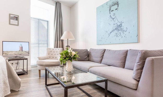 Westerland Apartment | Exclusive Oceanfront Retreat with Exceptional 9.8 Rating