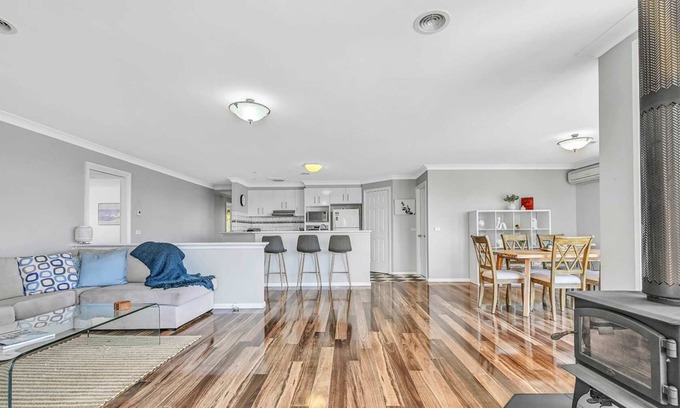 Llanarth House | Stinson House - 9 Mins to Racetrack, Serene Escape