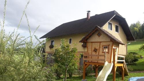 Gross Gerungs Apartment | Family-Friendly Escape at Stoagrawihof - Rated 9/10