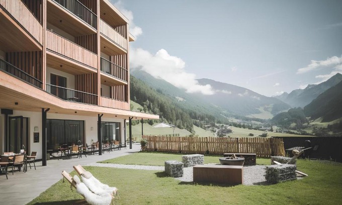 San Giacomo Apartment | Discover Stoana Apt 3-5: Pet Friendly with Hot Tub Access