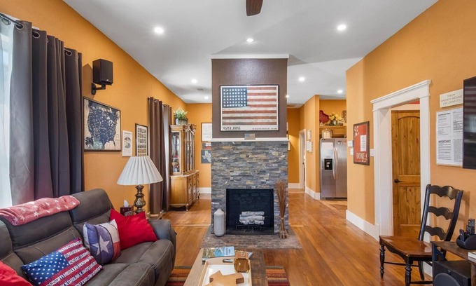 Fort Worth House | Spacious Americana House Near Stockyards with Pool & Kitchen