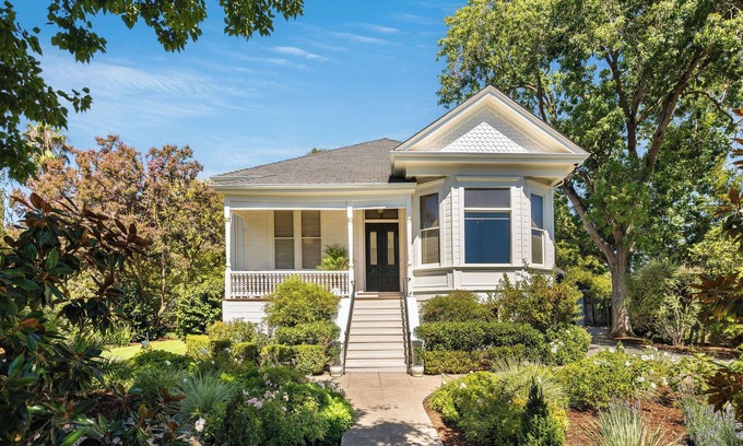 Napa House | Elegant Stoddard House - Steps from Downtown Napa